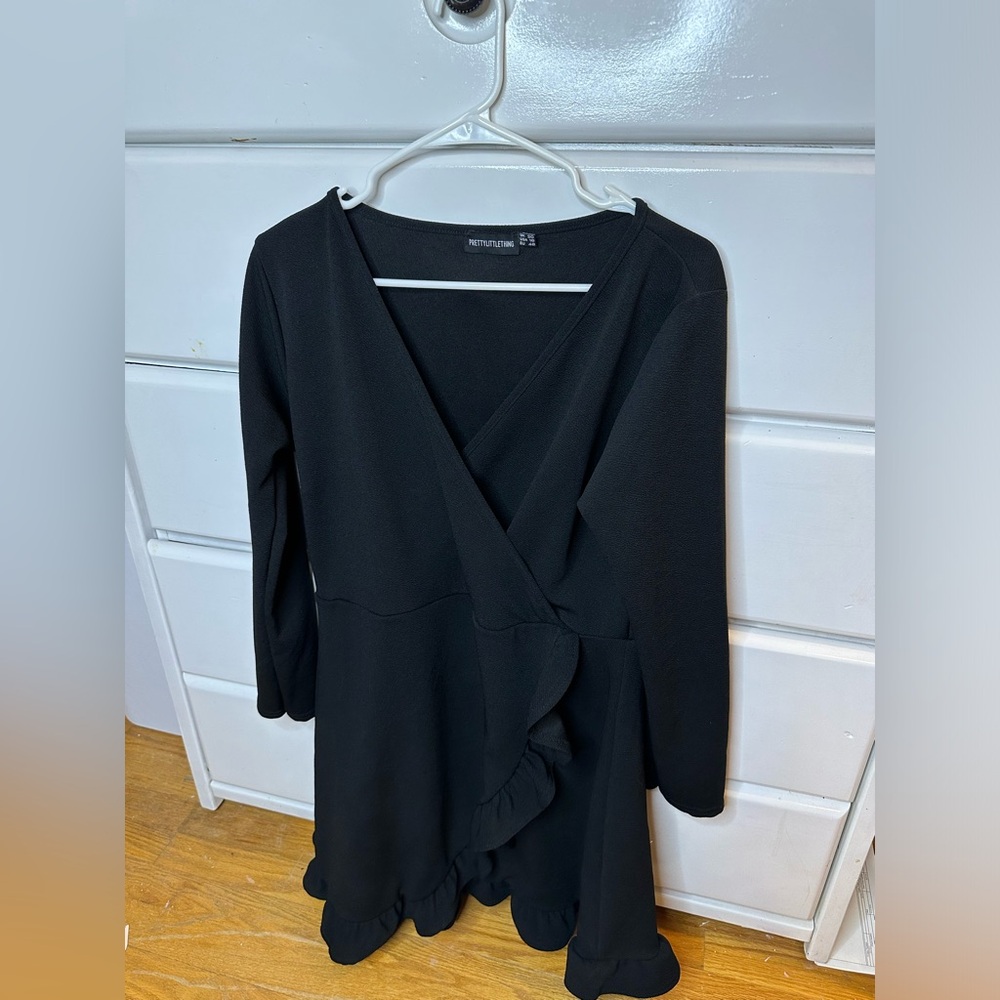 Pretty little thing women’s black wrapped middie dress